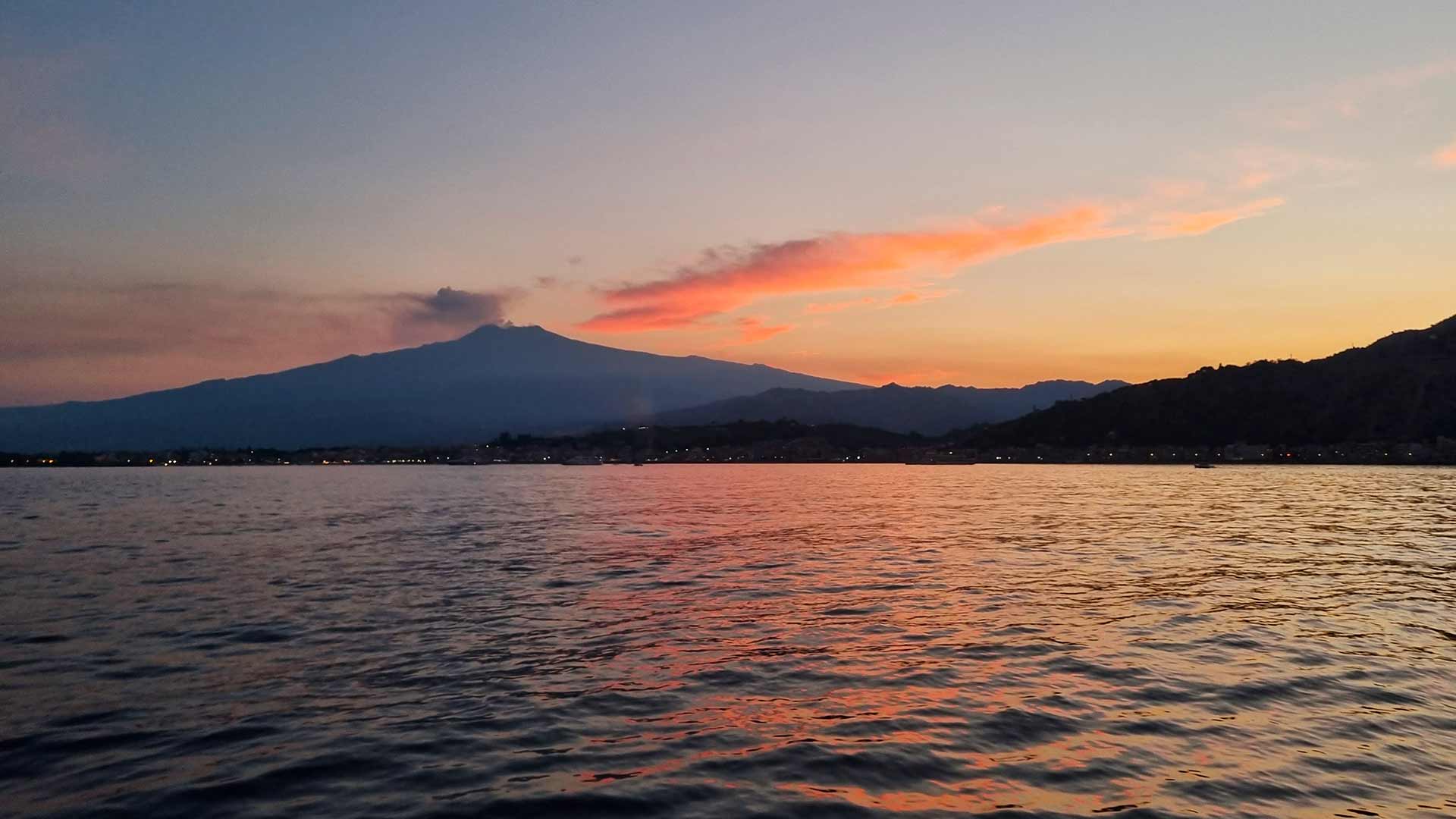 Tramonto in barca a Taormina 2