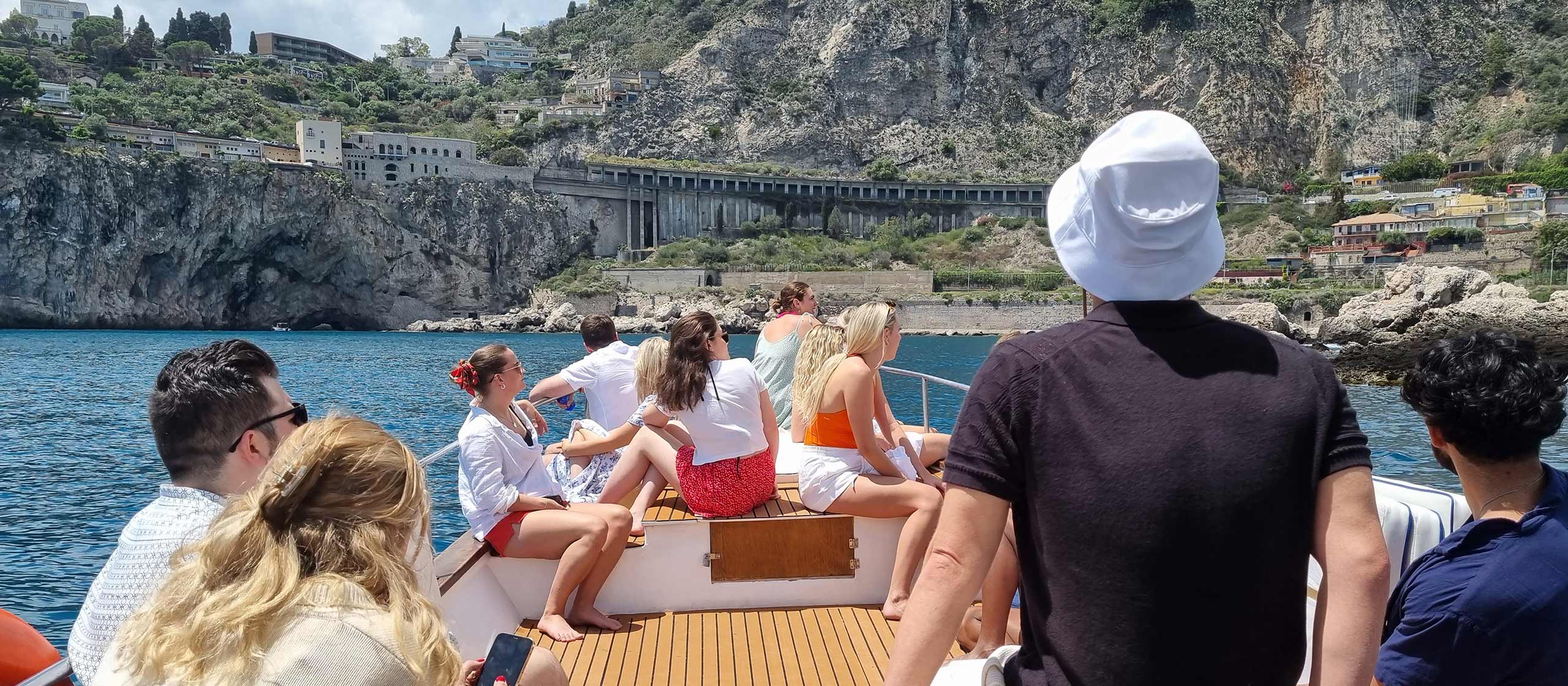 degustazione vini e specialità siciliane in barca Taormina